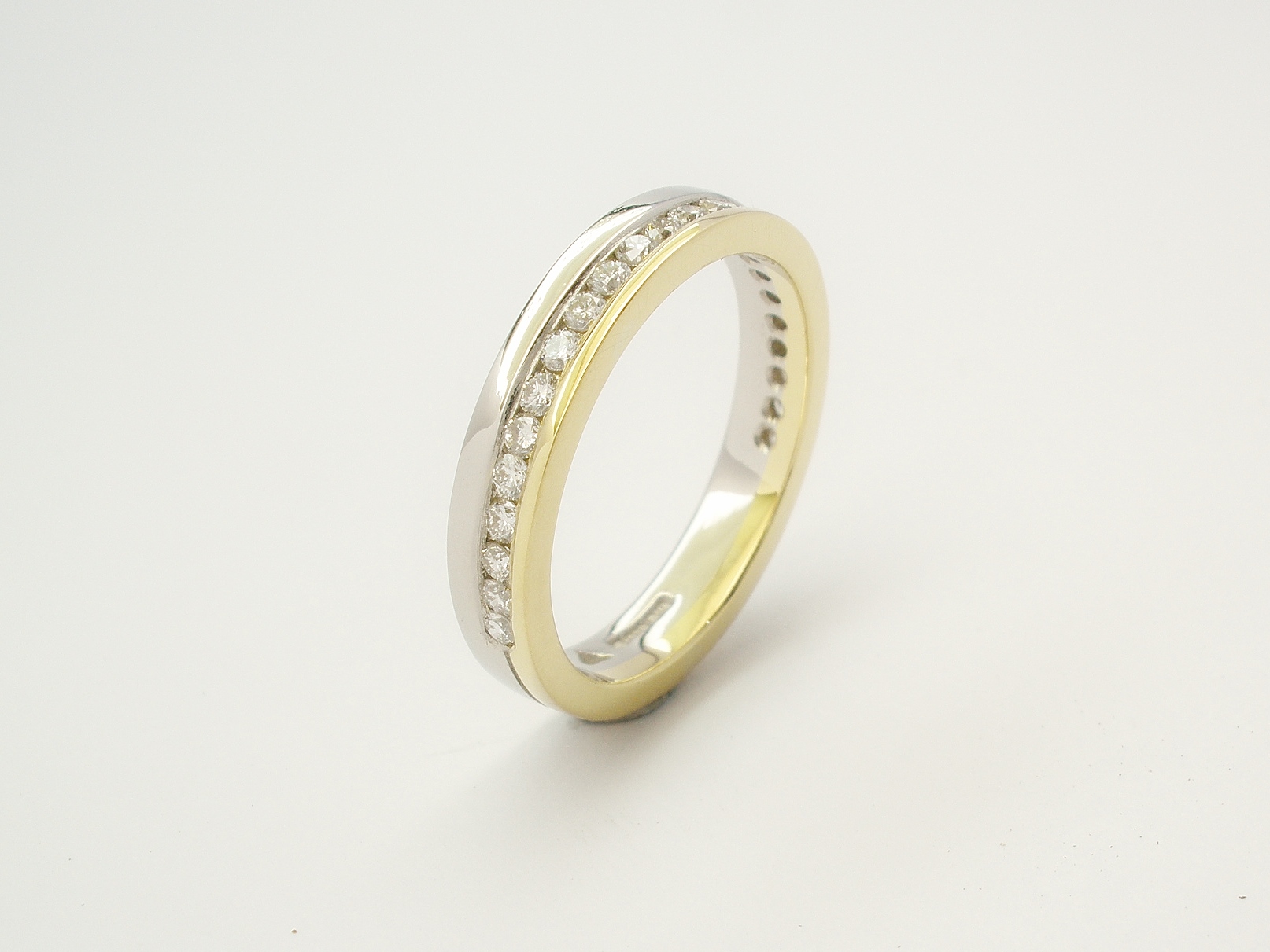18ct. yellow gold & platinum off-set brilliant cut diamond wedding ring.