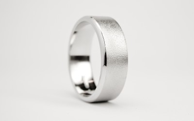 Gents palladium flat court sectioned wedding ring with a brushed finish & 1 polished bevelled edge and a darkened line cut inside the opposite edge.