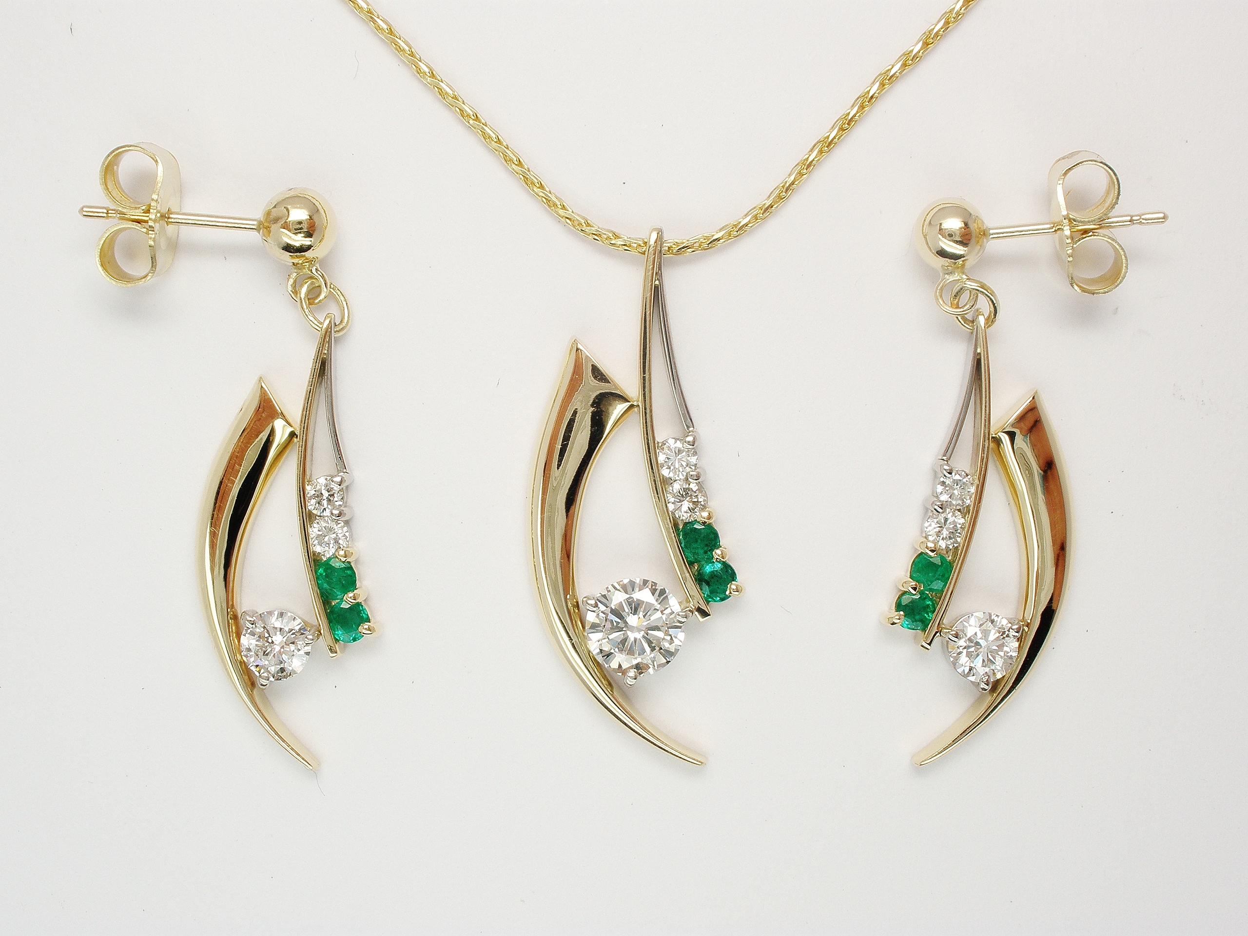 Emerald & Diamond set 9ct. yellow gold horn shaped and palladium wire pendant & earring set.