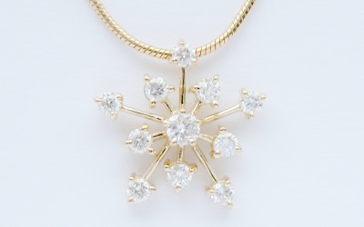 11 stone round brilliant cut diamond Snowflake style pendant mounted in 18ct. yellow gold.