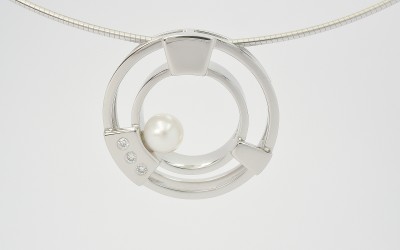 Pearl and diamond palladium double ring, 'polo mint' style pendant.