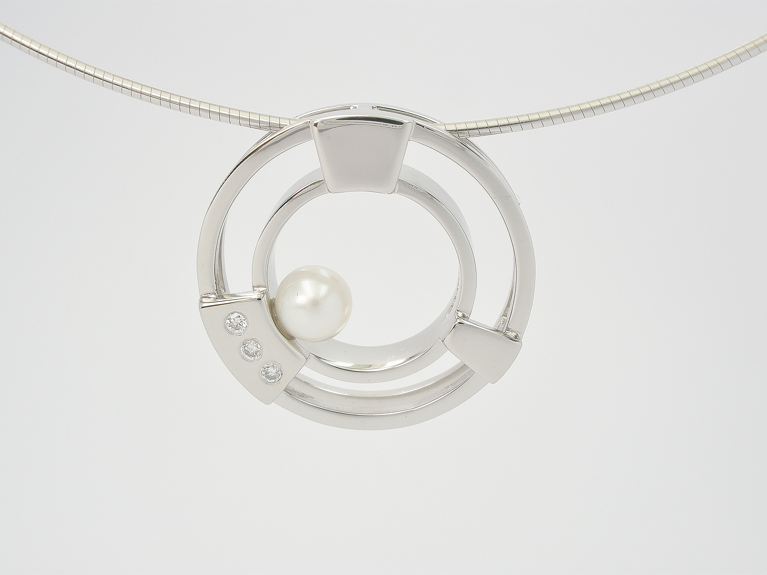 Pearl and diamond palladium double ring, 'polo mint' style pendant.