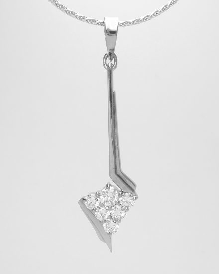 18ct. white gold 6 stone round brilliant cut diamond 'V' shaped cluster, pendulum style pendant.