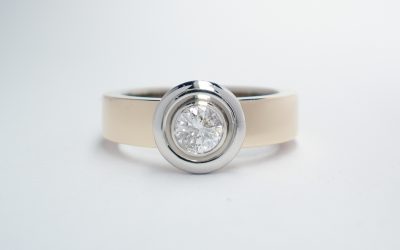 A single stone round brilliant cut diamond 'Doughnut' style ring mounted in 9ct. yellow gold and platinum.