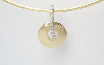 18ct. yellow circular pendant with white gold diamond set shackle pendant on an Omega 15 wire. Original £940 was £565 now £445