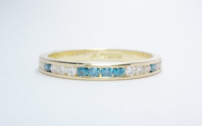 An 18ct. yellow gold 22 stone sky blue & white round brilliant cut diamond ring.