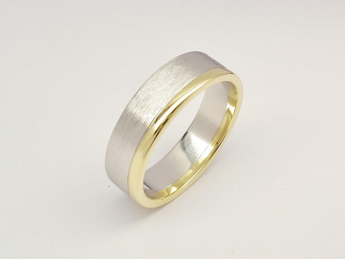 A gents platinum and 18ct yellow gold wedding ring. The platinum with a brushed finish & the gold with a polished finish.