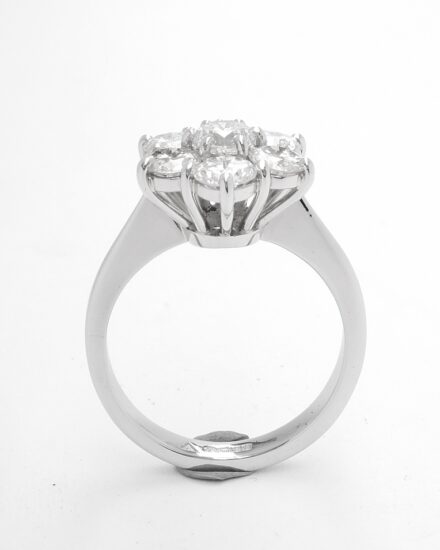 A 7 stone round brilliant cut diamond cluster set in platinum.